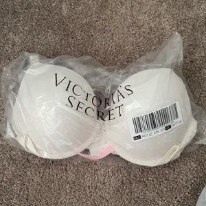 NWT VICTORIA’s SECRET bra